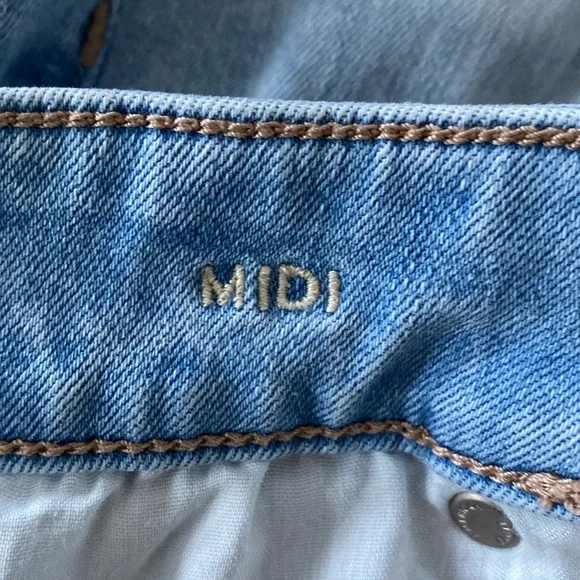 American Eagle Next Level Stretch MIDl Denim Shorts - Size 8 - EUC - Picture 4 of 9